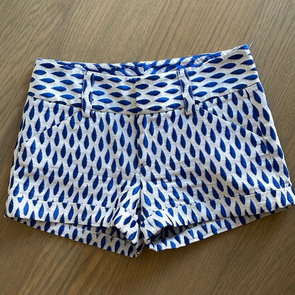 Alice + Olivia white and blue shorts